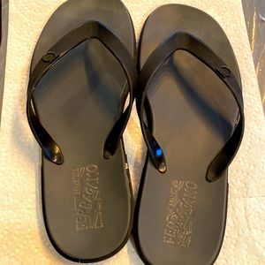 Ferragamo black flip flops almost new